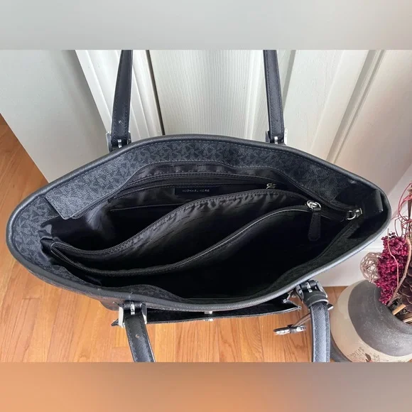 🖤Michael Kors Signature Black Tote Bag🖤 - Picture 12 of 14